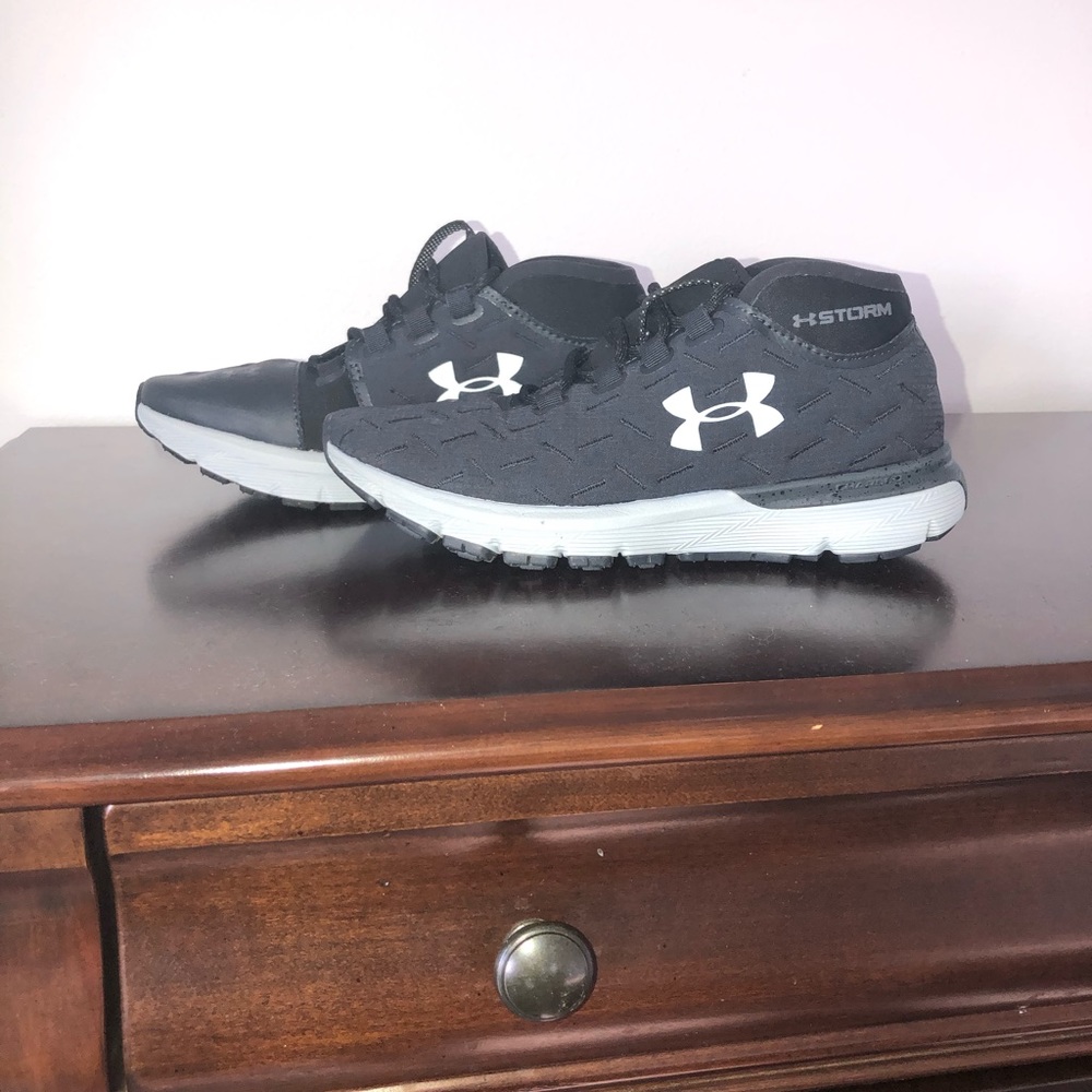 Size 7 Underarmour Shoes
